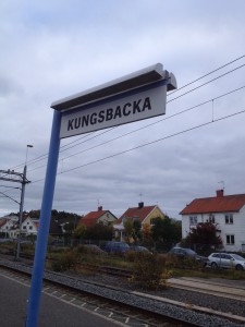 Till Kungsbacka för att gå på djupet med mitt manus.